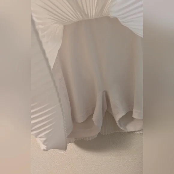 Yogalicious White A-Line Pleated Mini Skirt With Shorts - Picture 3 of 4